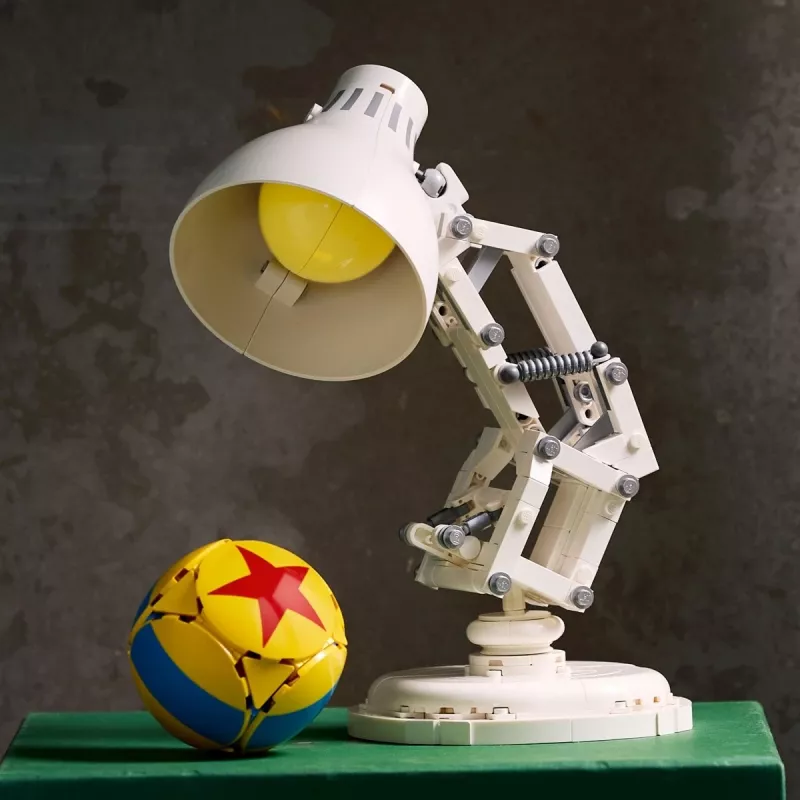 Ehitusmänguasi LEGO Ideas mudel 21357 — Luxo Jr., 613 osa, 290×140×110 mm
