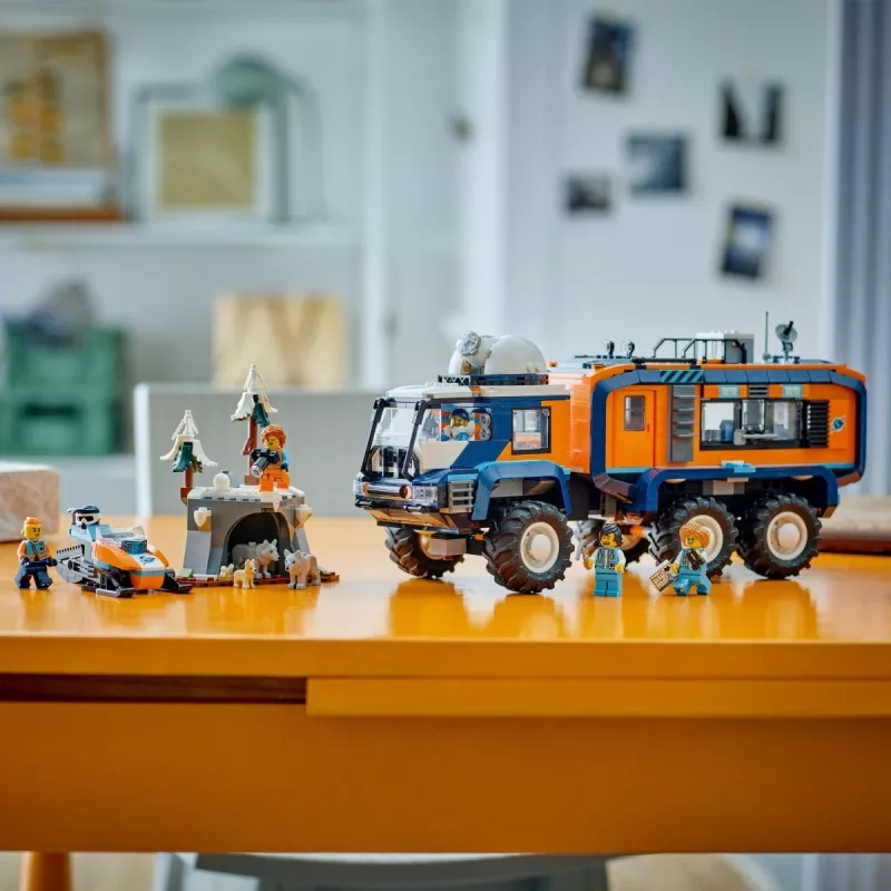 LEGO City Arctic Explorer Truck 60471 — 1064-osaline mängukomplekt 4 minifiguuriga, mobiilne labor, vanusele 8+
