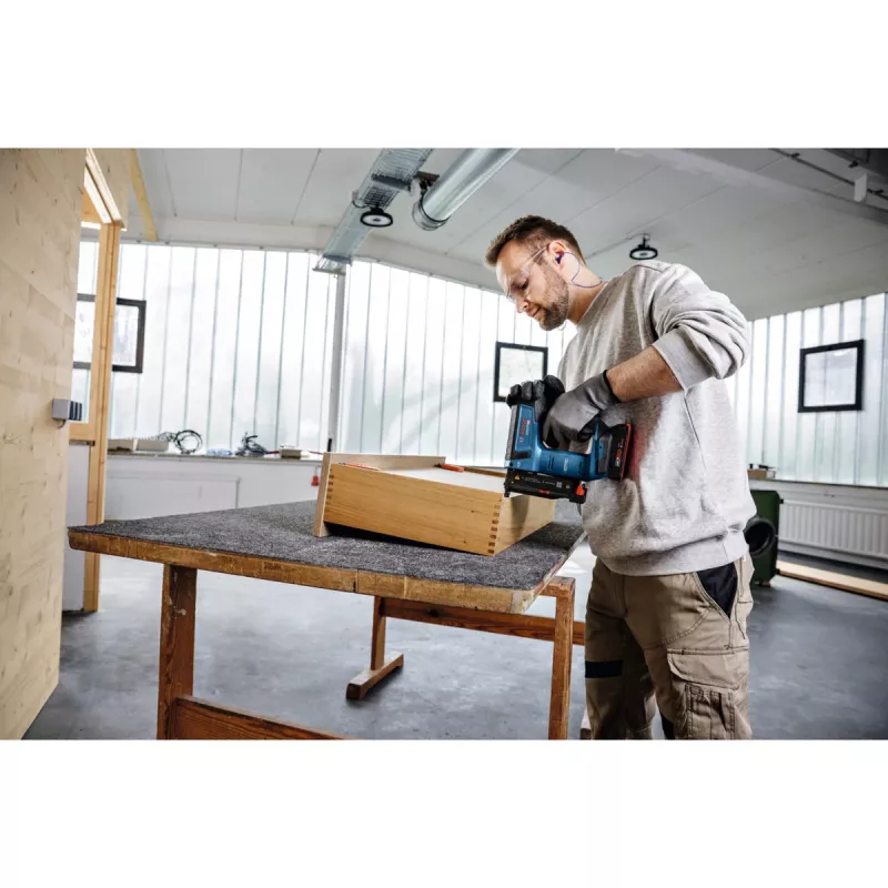 Battery-Holznagler GNH 18V-35 Professional solo, 18Volt (sinine/must, ilma aku ja laadijata, L-BOXX-is)