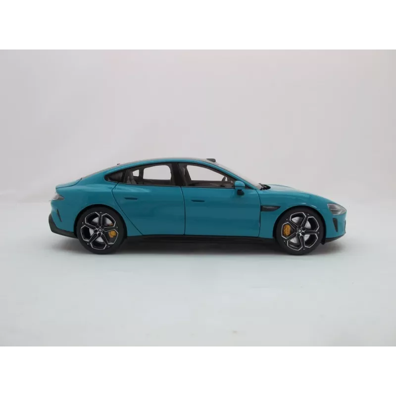 Die-cast 1:18 mõõtkavas mudelauto Xiaomi SU7 — kokkupandud klassikaline auto, 278×108×81,5 mm
