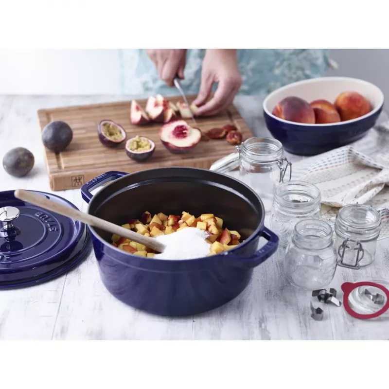 Staub 24 cm ümmargune malmkookott tumesinine