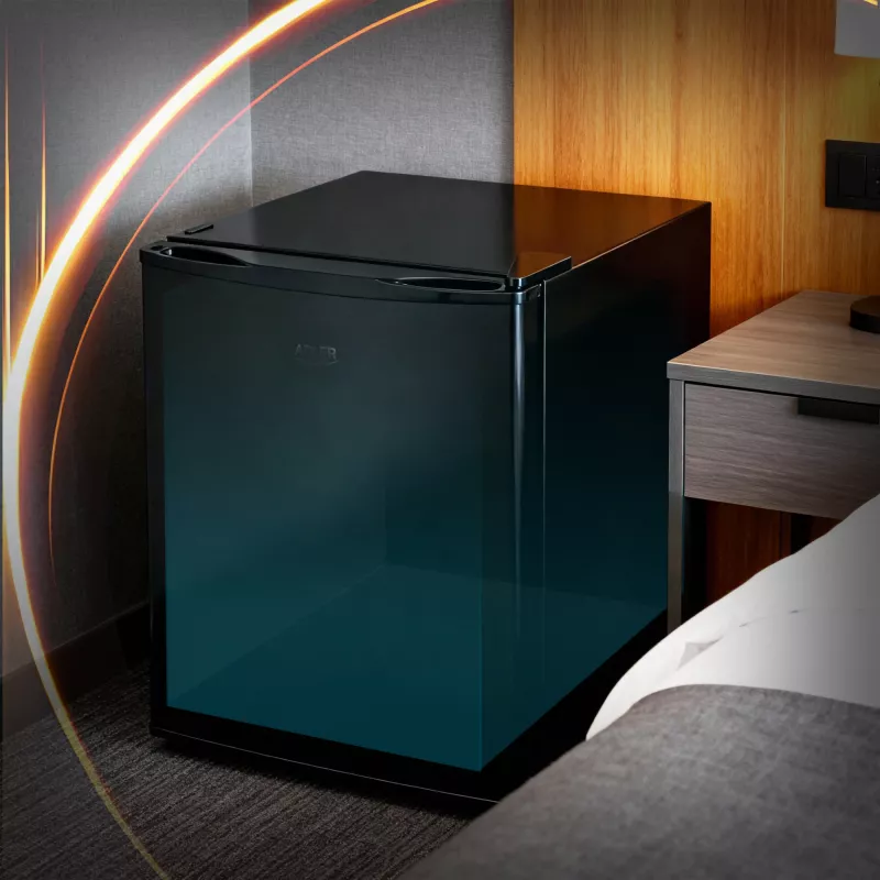 Adler Refrigerator | AD 8096 | Energiatõhususe klass E | Vabaltseisev | Kappkülmik | Kõrgus 49,5 cm | Külmiku netomaht 45 L | 39 dB | Must