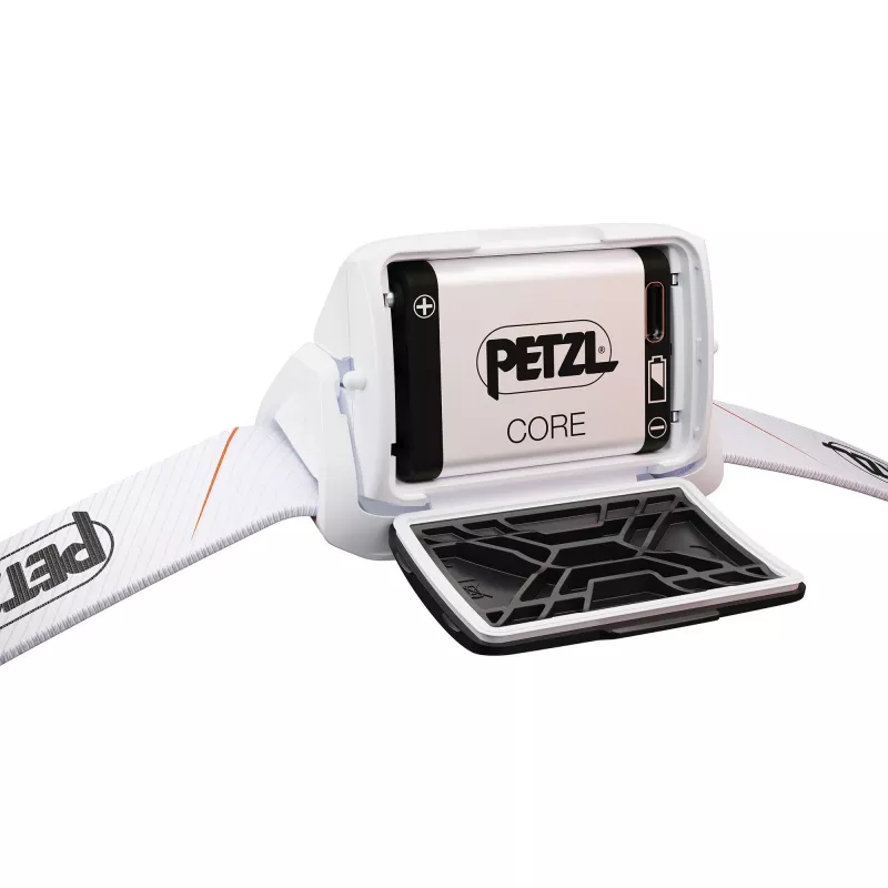 Pealamp Petzl TIKKA CORE 450 lm valge — laetav pealamp, kompaktne käed-vabad valgustus