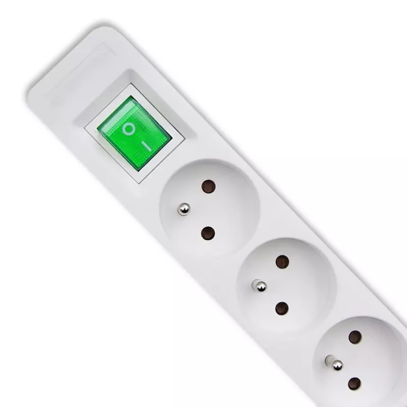Qoltec 50288 toitepikendus 1,8 m 4 vahelduvvoolupistikupesa siseruumidesse valge