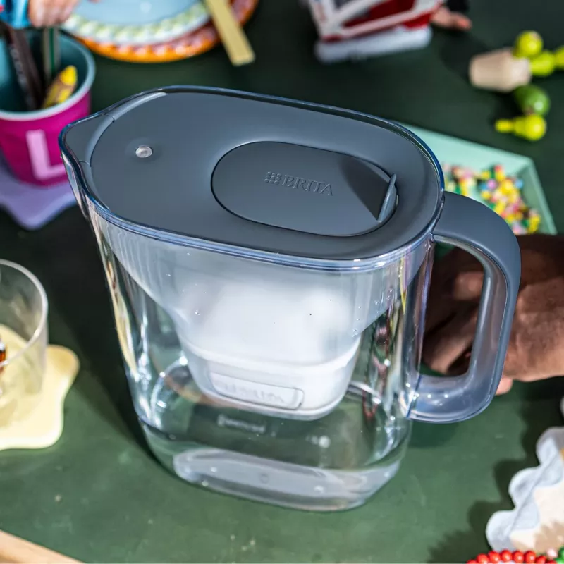 Veefiltrikann BRITA Style Essential 2.4 L Graphite — kann MAXTRA kassetiga, Smart Light, 1.4 L filtreeritud maht