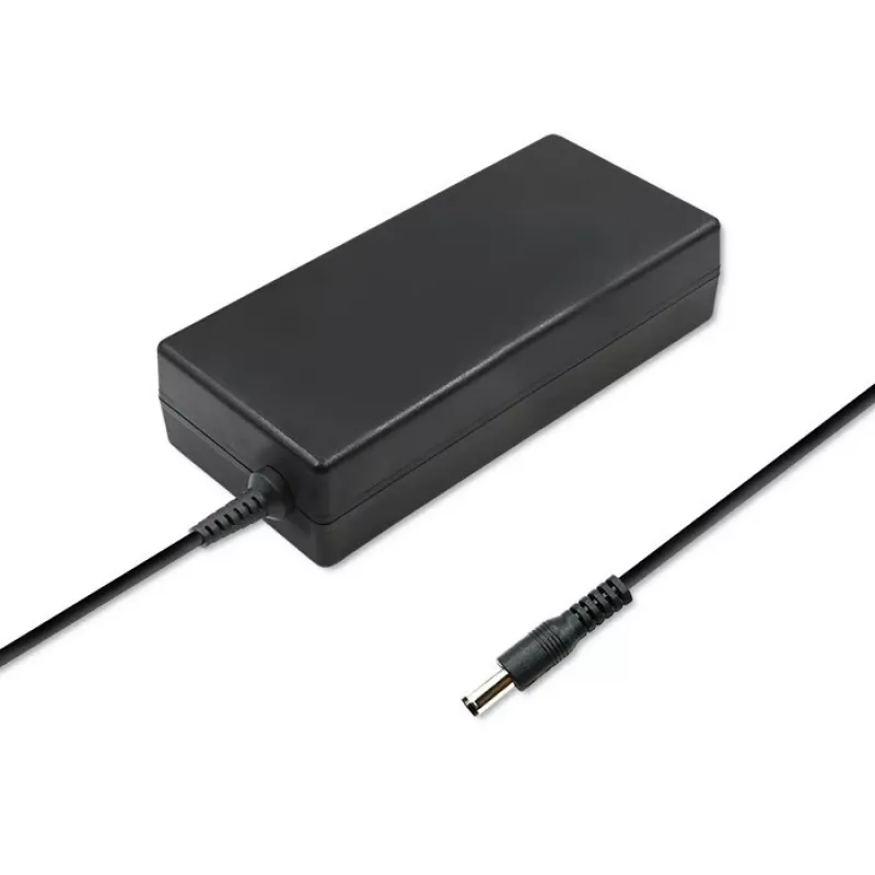 Toiteadapter Qoltec 50797 siseruumides must sülearvutile 1,16 m kaabel