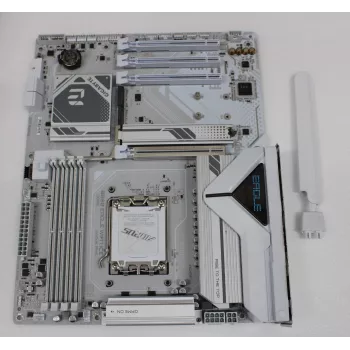 Emaplaat GIGABYTE B850 EAGLE WF7 ICESO — renoveeritud, tagumine I/O paneel ja antenn kaasas
