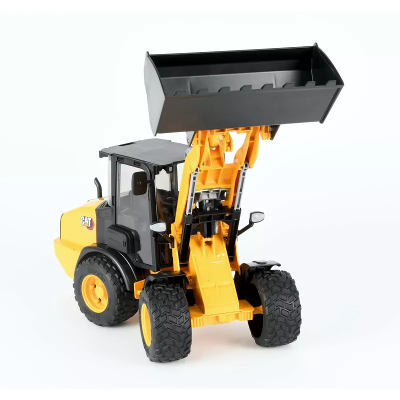 Kompaktne liigendiga väikelaadur BRUDER BR-02485 1:16 mõõtkavas mudel, valatud metallist mängusõiduk