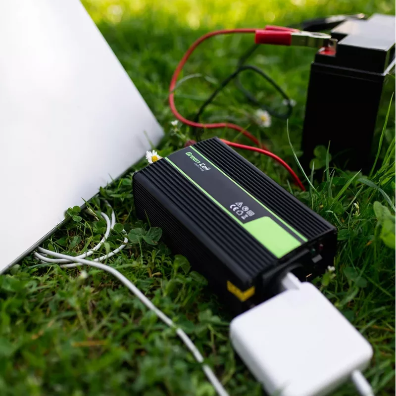 Pingeinverter roheline Cell INV03DE, 12 V kuni 230 V, 500 W, 50 Hz, 30 A väljund, must