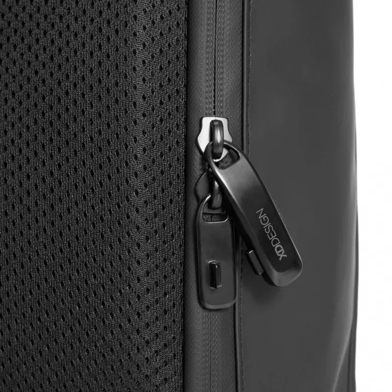Seljakott XDDESIGN URBAN FLAP-TOP P706.2601 — veekindel, kerge, must