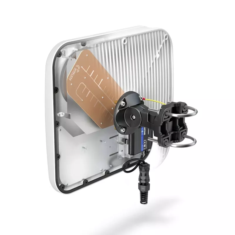 Suundantenn QuWireless AXRL — 7 dBi, 0,694–0,96 / 1,7–2,2 / 2,2–2,7 GHz, PoE/LAN, kahepoolne polarisatsioon