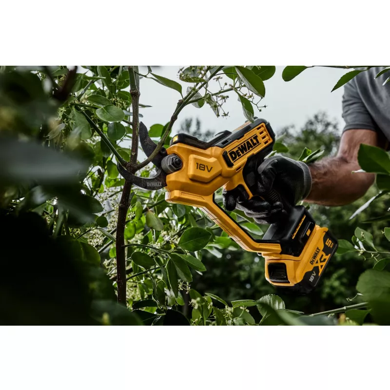 Oksakäärid DeWALT DCMPP568N-XJ akuga oksakäärid, max lõikeläbimõõt 3,8 cm, LED-tuli, 1,34 kg