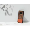 Nutitelefoni ümbris man and wood Samsung Galaxy S10e jaoks — pruun ruuduline musta äärisega
