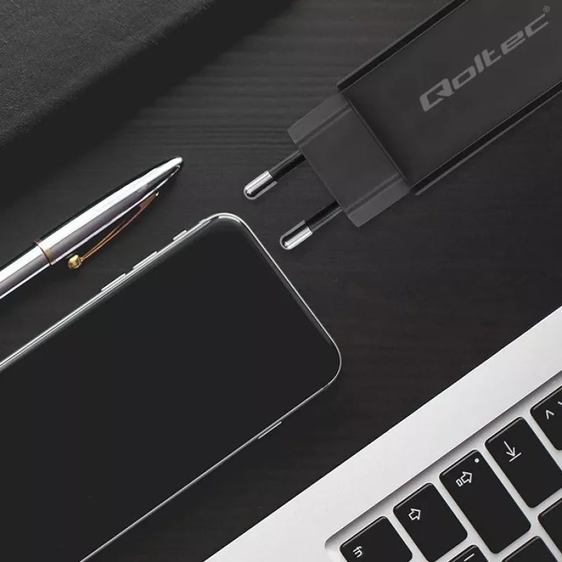 GaN 90W laadija QOLTEC 52420 USB-C PD 5–20 V 3 A/4,5 A väljund, 220–240 V sisend, 1,8 m kaabel, must