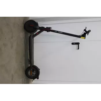 MÜÜK LÕPPENUD. Xiaomi Electric Scooter 4 EU | MÜÜK LÕPPENUD. MÜÜK LÕPPENUD. Xiaomi Electric Scooter 4 EU | 300 W | 25 km/h | 10 tolli | 6 kuud | Must | DEMO, KRIIMUSTATUD, PUUDUVAD KRUVID
