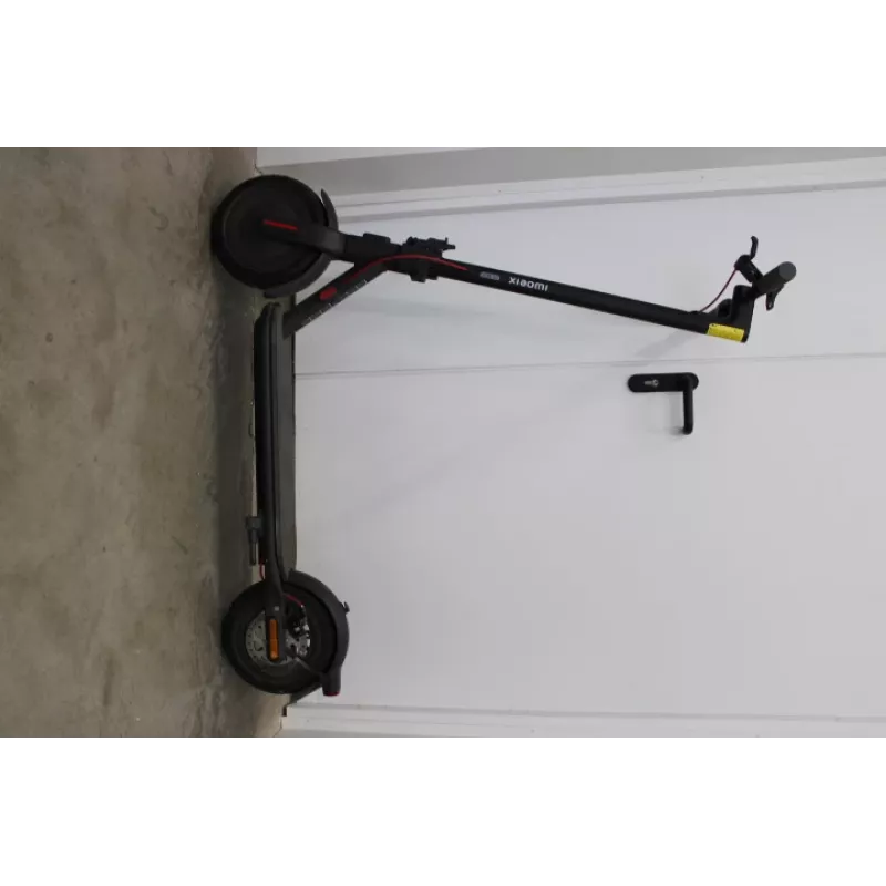 MÜÜK LÕPPENUD. Xiaomi Electric Scooter 4 EU | MÜÜK LÕPPENUD. MÜÜK LÕPPENUD. Xiaomi Electric Scooter 4 EU | 300 W | 25 km/h | 10 tolli | 6 kuud | Must | DEMO, KRIIMUSTATUD, PUUDUVAD KRUVID