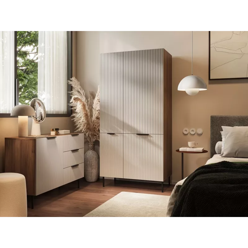 Riidekapp Cama Meble ALMERA Cama 5 90x52x185 cm, pähklipuust raam, kašmiirvärvi uksed, 6 riiulit