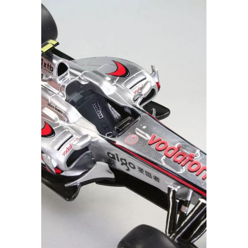 REVELL plastikmudel McLaren Mercedes MP4-25 Lewis Hamilton — 1:24 mõõtkavas komplekt