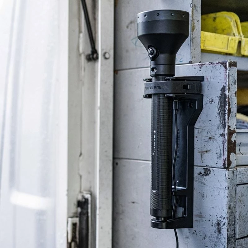 Käeshoitav taskulamp Ledlenser P21R Must laetav LED, 1000 lm, IP68, 32700 aku, 1100 m valgusvihk