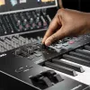 M-Audio Oxygen Pro 49 MIDI klaviatuurkontroller — 49 klahvi, 16 padja, 9 faderit, OLED-ekraan, USB, MIDI-väljund