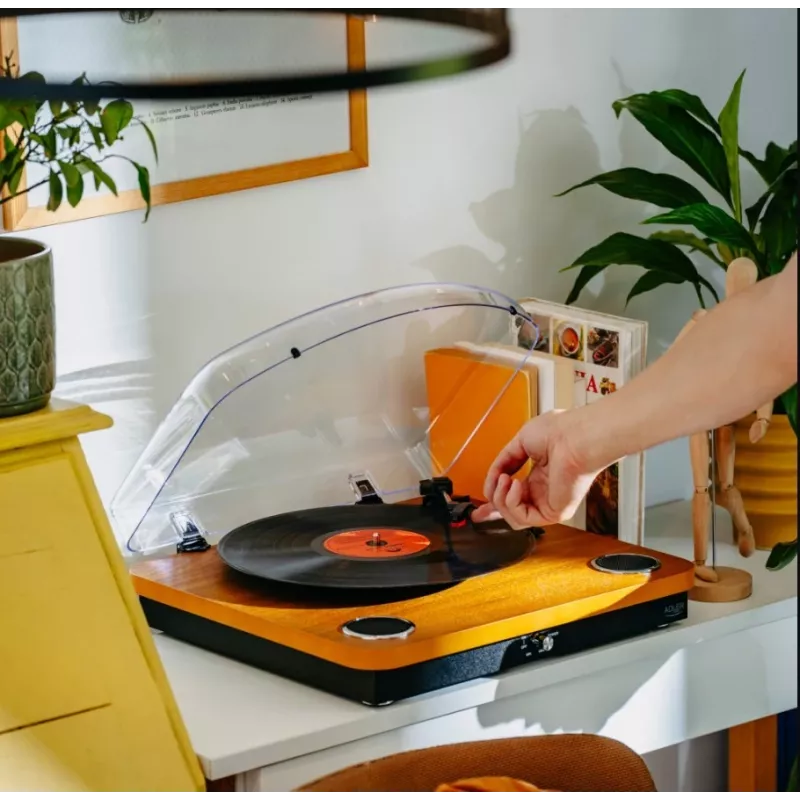 Analoog-vööajamiga plaadimängija Adler AD 1914, USB-pesa, keraamiline alustaldrik, DC-mootor, 33 1/3 p/min, Bluetooth 5.4, RCA-väljundid, sisseehitatud kõlarid