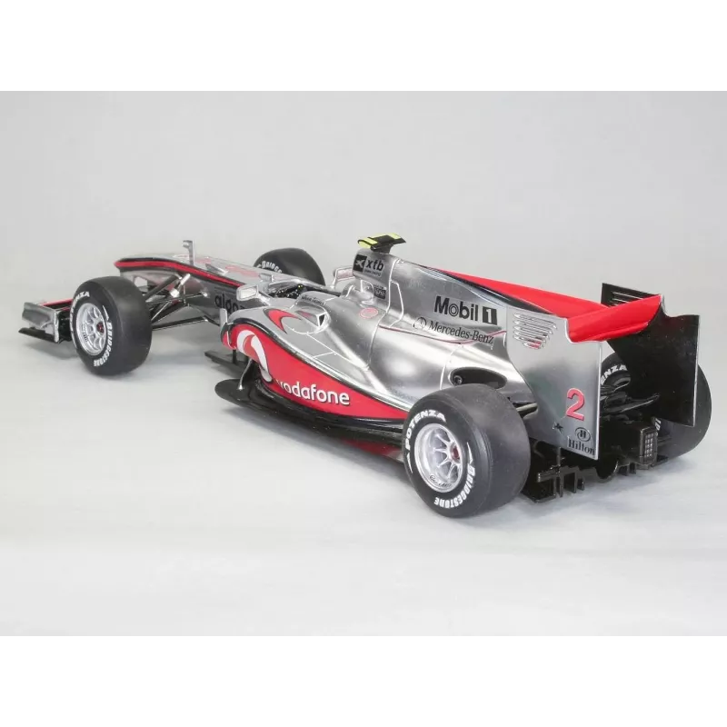 REVELL plastikmudel McLaren Mercedes MP4-25 Lewis Hamilton — 1:24 mõõtkavas komplekt