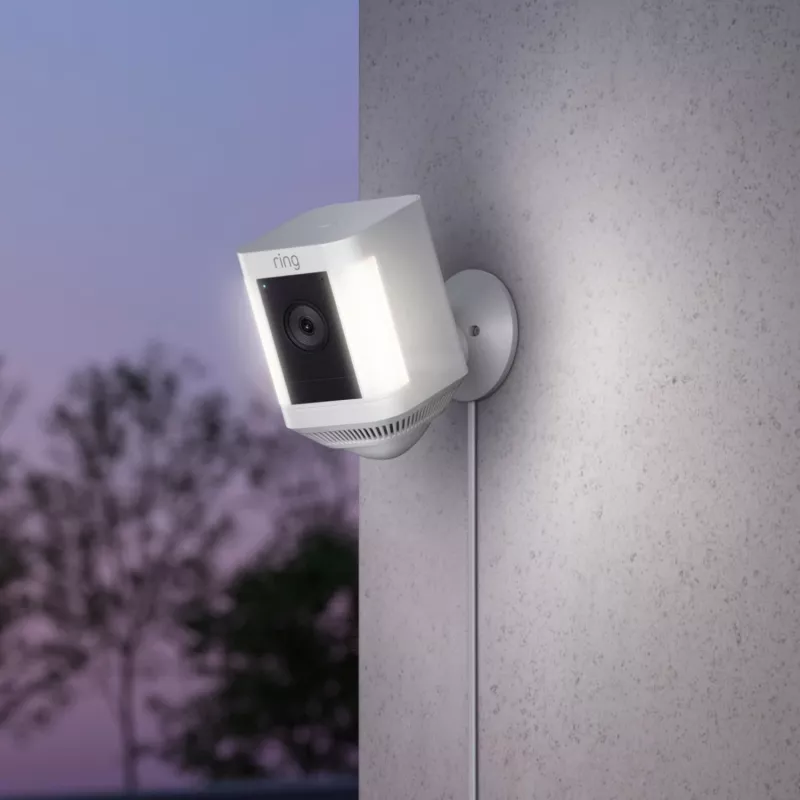 Ring Spotlight Cam Plus Plug-In võrguseirekaamera, välistingimustesse