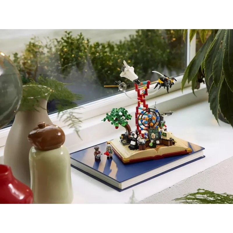 LEGO IDEAS 21355 The Evolution of STEM