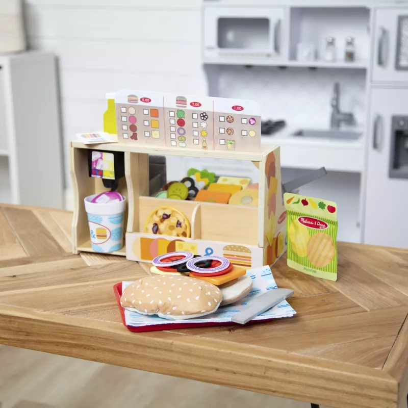 Melissa & Doug puidust lõika ja virna võileivalett delikatessilõikuriga – 56-osaline teesklusmängutoit – FSC-sertifikaadiga