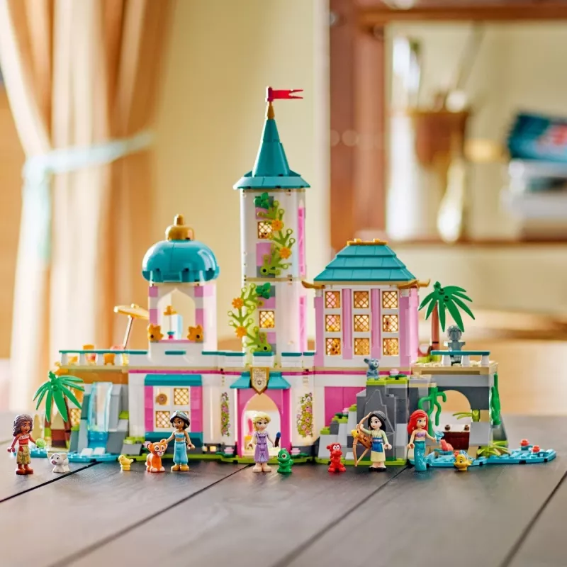 LEGO Disney Princess Castle and Royal Pets ehituskomplekt 43267 — 787 osa, 5 minifiguuri, vanus 6+, 320×460×100 mm