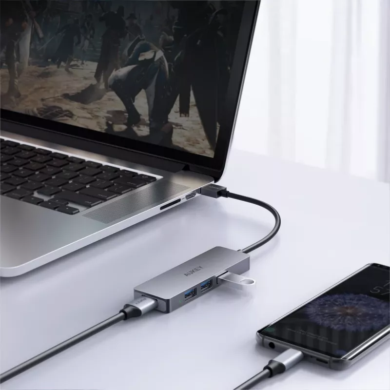 USB-jaotur Aukey CB-H36 — 4-pordiline USB 3.2 Gen 1 Type-A, host USB 2.0, 5000 Mbit/s, alumiiniumist hõbedane