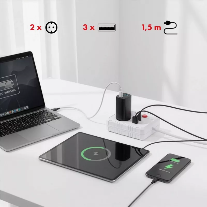 Pistikupesadega pikendusjuhe MACLEAN MCE387 W — 2 pistikupesa, 3×USB A, 110–240V, 2500W, 1,5 m kaabel, valge