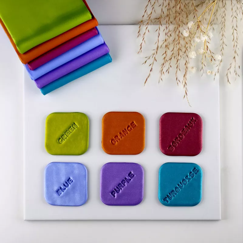 Modelleerimissavi FIMO effect sinine metallik – FIMO 8010-31, pehme polümeersavi modelleerimis- ja dekoratiivprojektideks