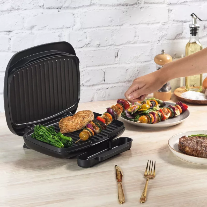 Elektri grill Petra PT4366MBLKVDE must, mittenakkuva pinnaga ja reguleeritava temperatuuriga