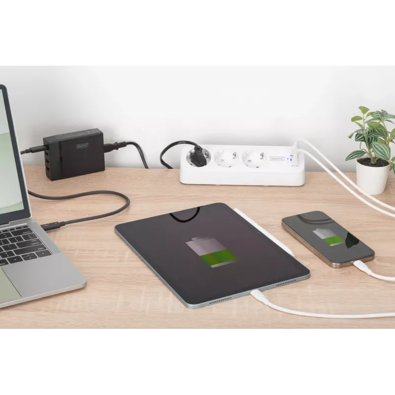 Pistikupesadega pikendusjuhe DIGITUS 3-ooline, 2×USB-A ja 1×USB-C, 3 vahelduvvoolu pistikupesa tüüp E/F, 1,5 m kaabel, valge