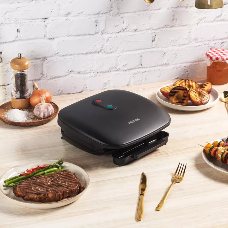 Elektri grill Petra PT4366MBLKVDE must, mittenakkuva pinnaga ja reguleeritava temperatuuriga