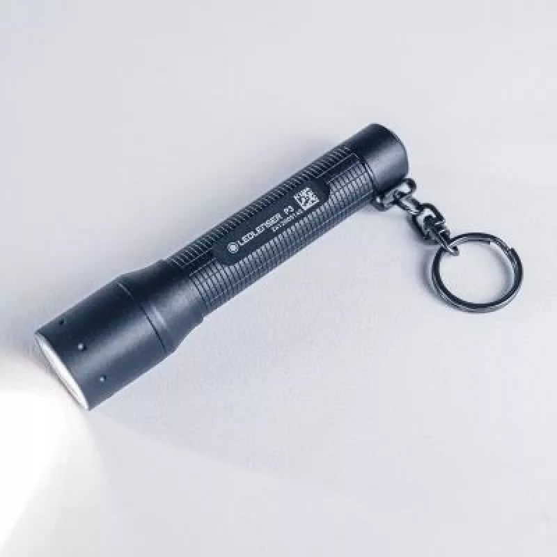Võtmehoidja taskulamp Ledlenser P3 Must — kompaktne alumiiniumist LED-taskulamp, AAA, kuni 130 lm, IP54, 3 võimsustaset