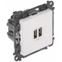Seinale paigaldatav laadimispistikupesa Legrand Valena Life USB mudel LE-753112 integreeritud USB-portidega