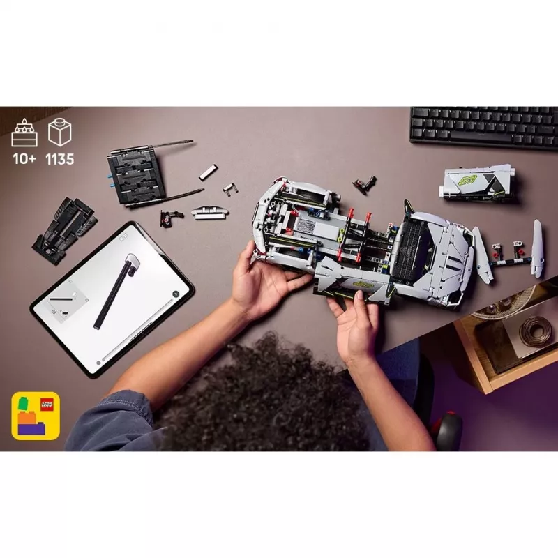 LEGO Technic Supercar Lamborghini Revuelto 42214 — 1:10 mõõtkavas detailne mudelikomplekt, 1135 tükki