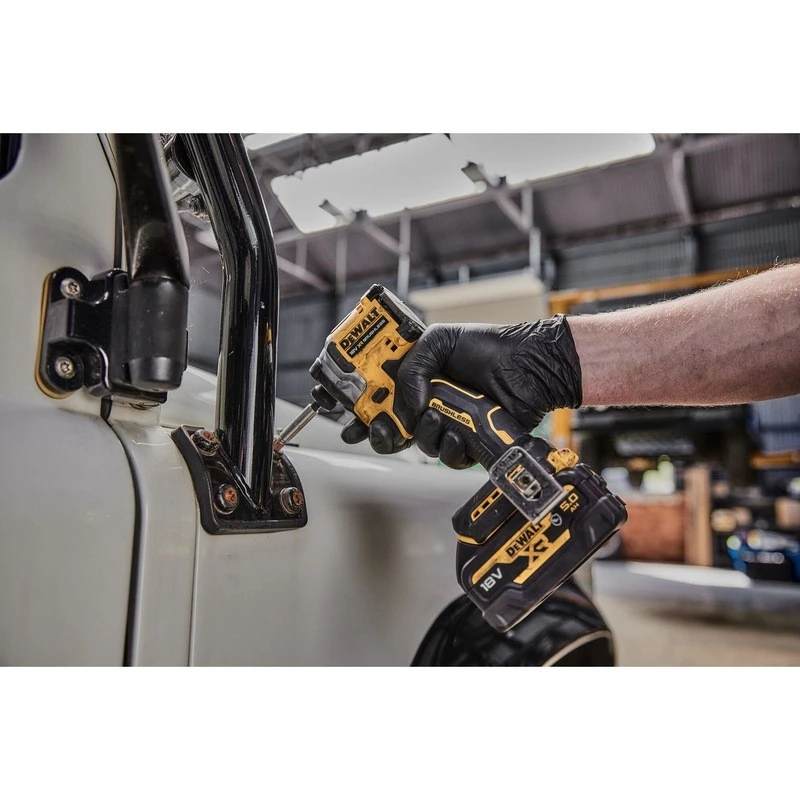 Löökkruvikeeraja DeWALT DCF850NT, 3250 p/min, 1/4 tolli padrun, 900 g