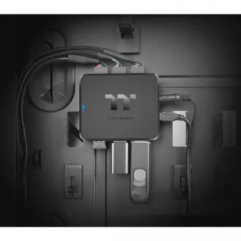 Thermaltake H200 PLUS sisemine USB-jaotur – TT Premium Edition – jaotur – 3 x USB 2.0 + 3 x USB 2.0 (sisemine)