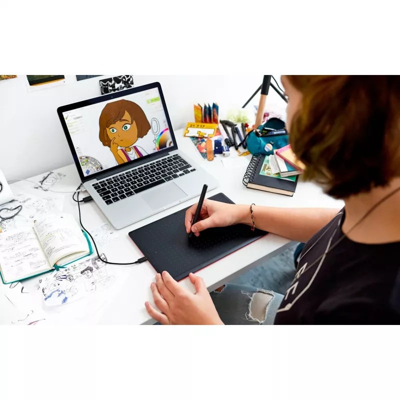 Wacom One by Medium graafikatablett must, punane 2540 lpi 216 x 135 mm USB