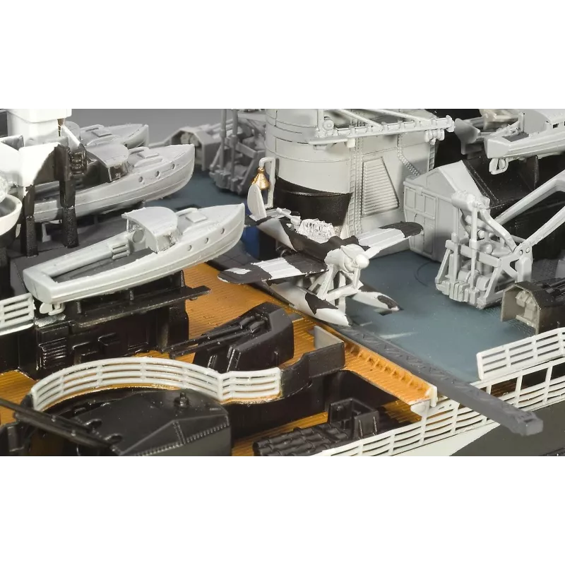 Plastmudellaev REVELL Tirpitz mõõtkavas 1:350