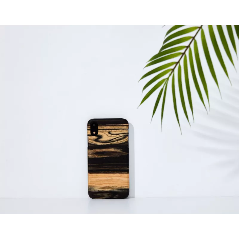 Man and wood telefonikott iPhone XR-ile — valge eebenipuu mustast puidust tagakaas, kaitsev ümbris