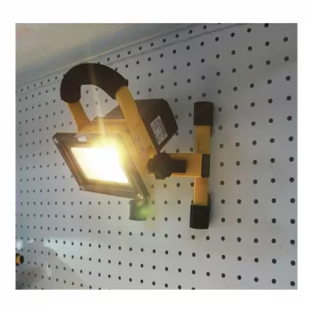 Synergy 21 LED akuga ehituse prožektor 10W lisaks magnetjalad