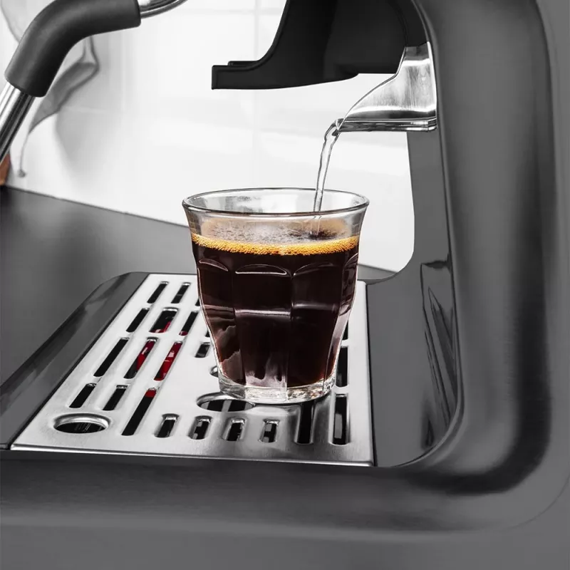 Espressomasin GASTROBACK Design Advanced Urban Duo — täisautomaatne, 2,8 l veepaak, sisseehitatud veski, 250 g ubade mahuti, 3000 W, must