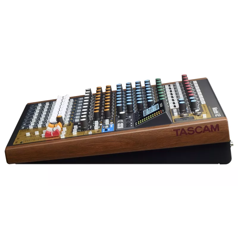 Mikser Tascam Model 12 — 12‑kanaliline analoog-/digitaalmikser, 24‑bitine, 48 kHz, USB‑C, SD-kaart, Bluetooth 5.0