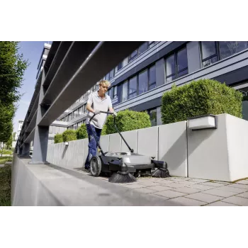 Karcher AG KM 70/20 C 2SB pühkimismasin, 22 kg, käsitsi juhitav