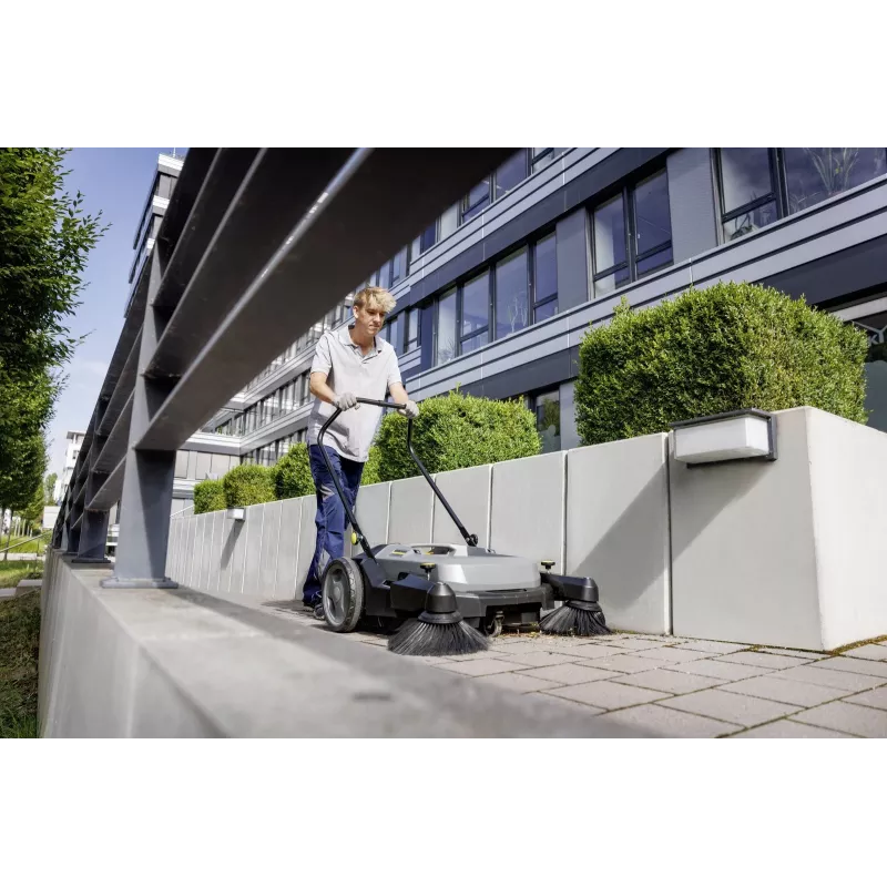 Karcher AG KM 70/20 C 2SB pühkimismasin, 22 kg, käsitsi juhitav