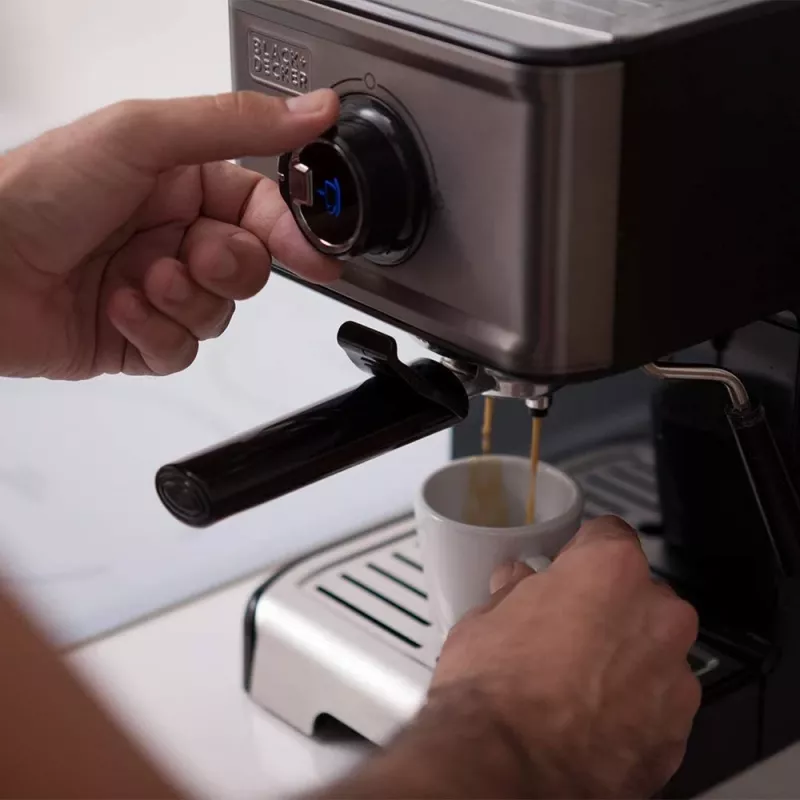 Espressomasin Must & Decker BXCO1200E — 1200 W, 15 bar, 1,2 L veepaak, 2 tassi, sisseehitatud piimavahustaja, tööpinnale, hõbedane
